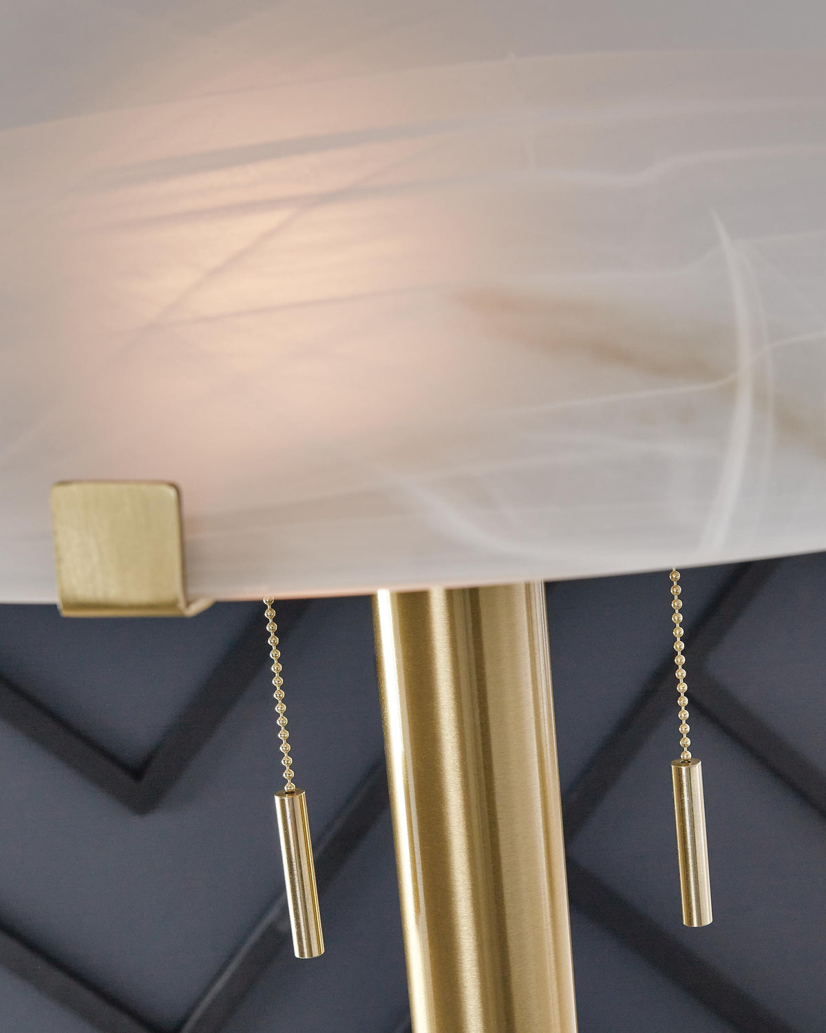 Tobbinsen Floor Lamp - L208421 - finish or detail (supplier image 4)
