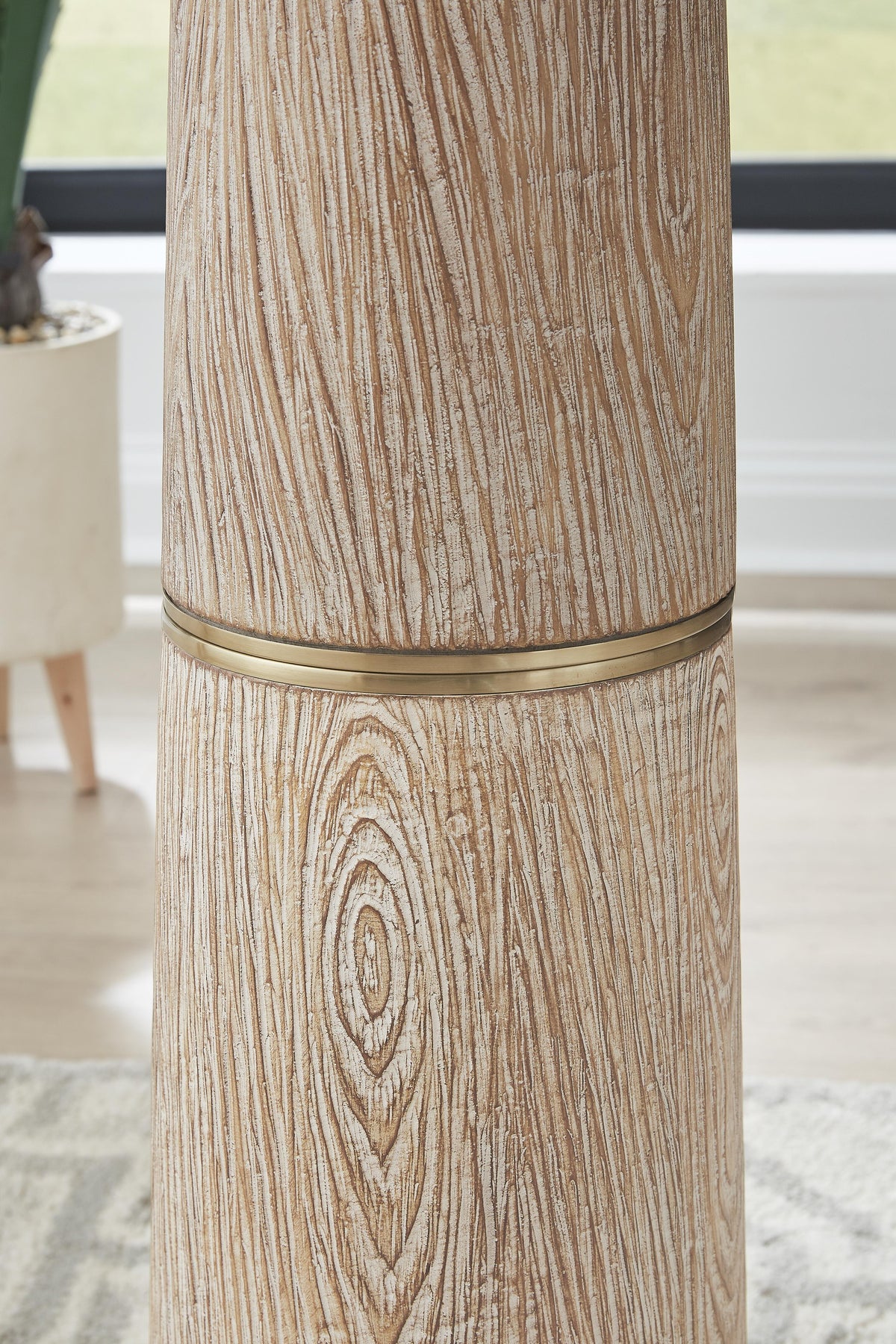 Gasparleigh Floor Lamp - L235811 - finish or detail (supplier image 3)