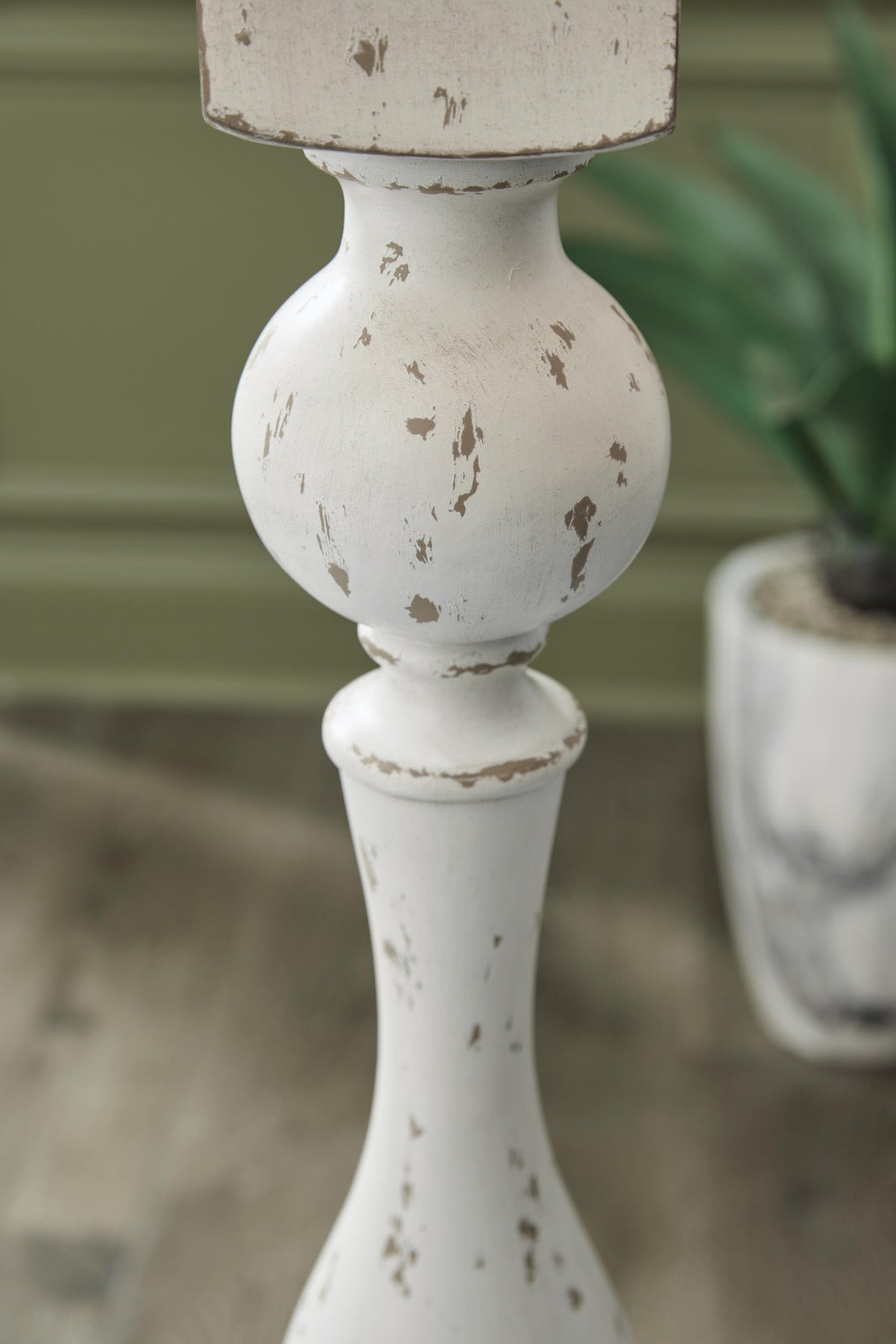 Madsbrook Floor Lamp - L235921 - finish or detail (supplier image 3)