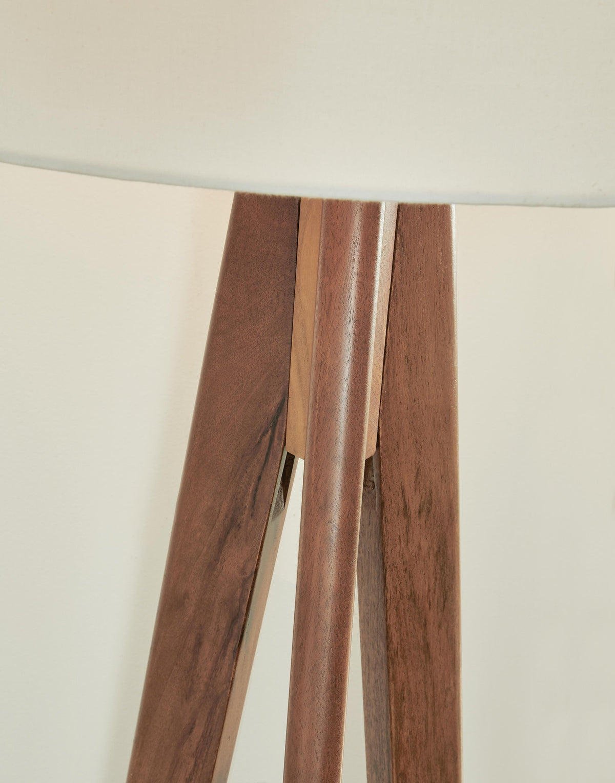 Dallson Floor Lamp - L329011 - finish or detail (supplier image 3)