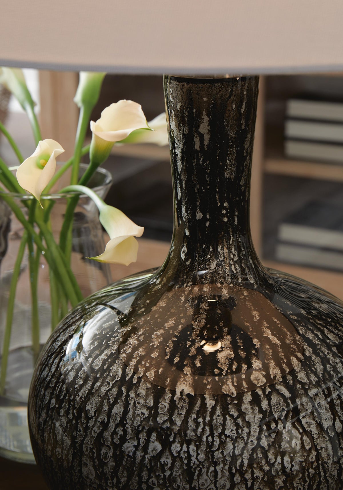 Tenslow Table Lamps (Set of 2) - L430844X2 - finish or detail (supplier image 4)