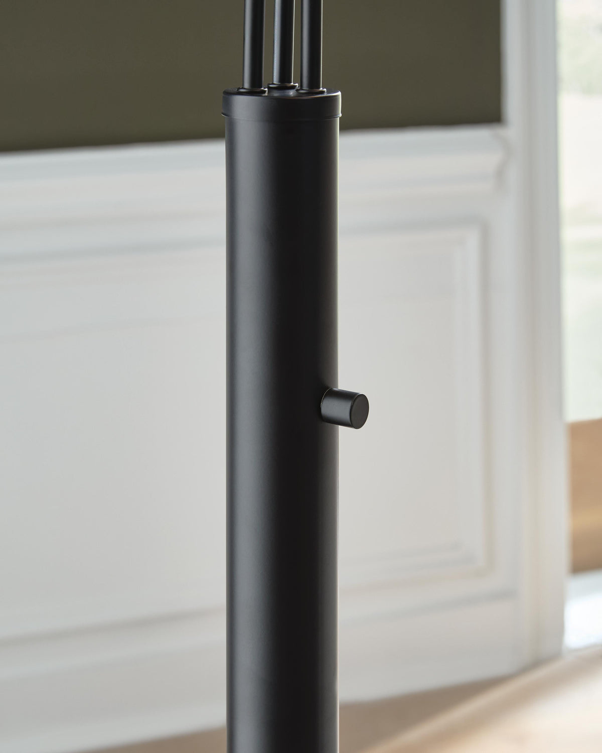 Gibbswellner Arc Lamp - L725159 - finish or detail (supplier image 5)