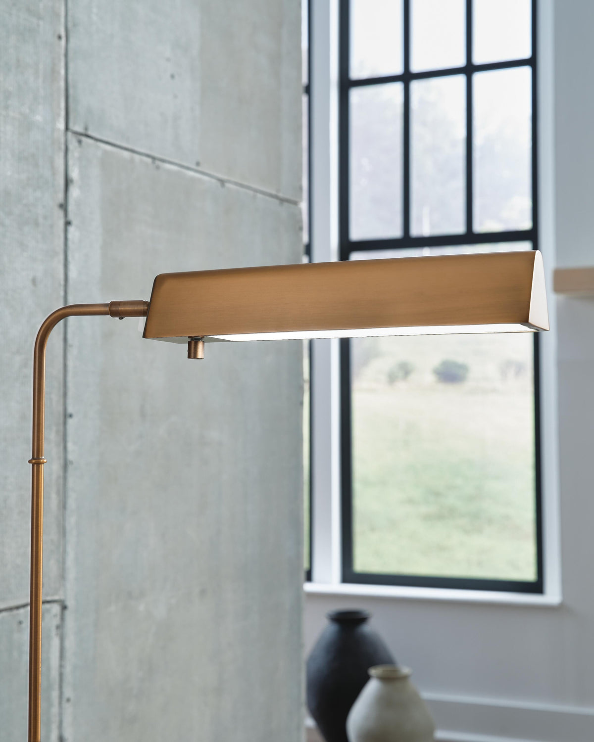 Yafe Floor Lamp - L734411 - finish or detail (supplier image 4)
