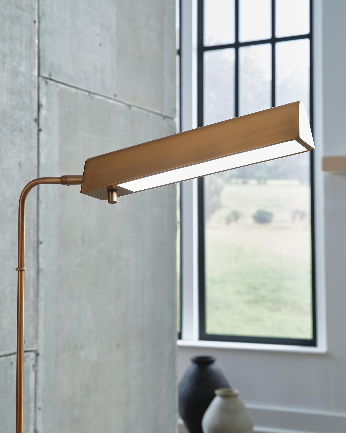 Yafe Floor Lamp - L734411 - finish or detail (supplier image 5)
