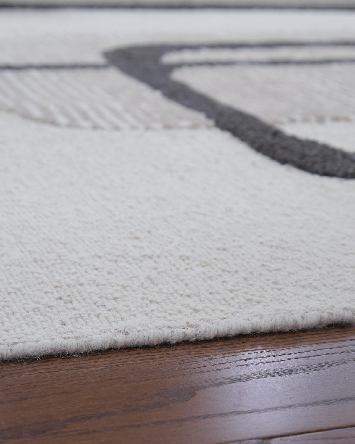 Davismour Area Rug - R407561, R407562 - finish or detail (supplier image 3)