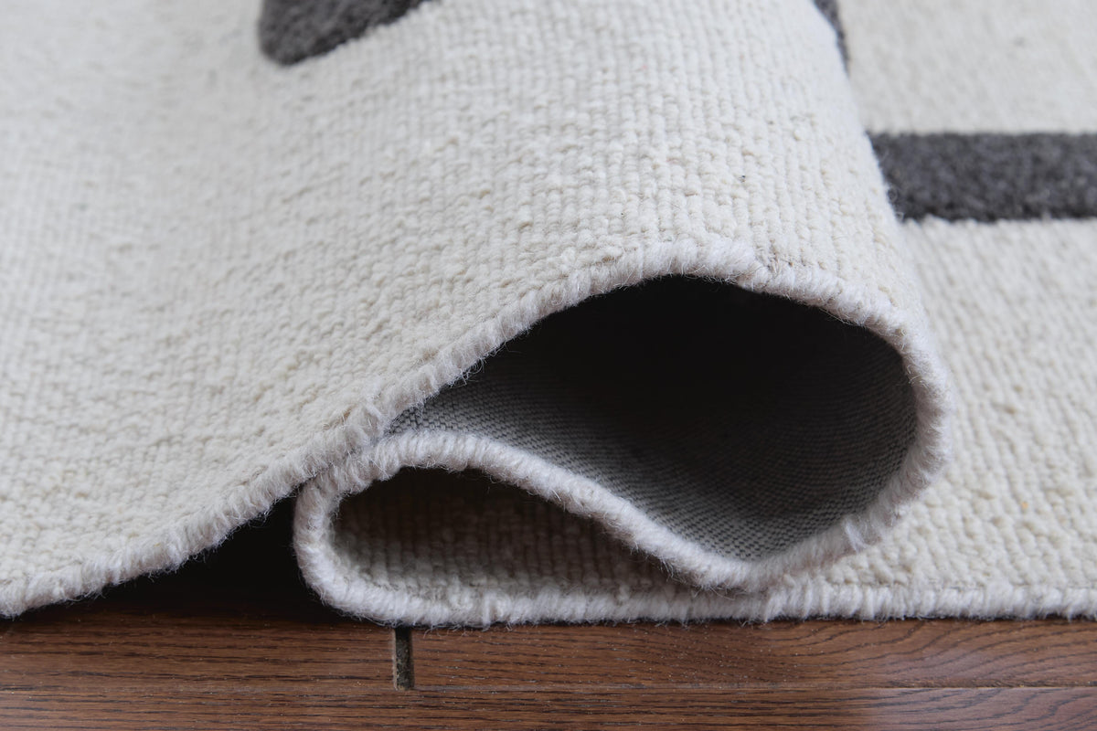 Davismour Area Rug - R407561, R407562 - finish or detail (supplier image 4)