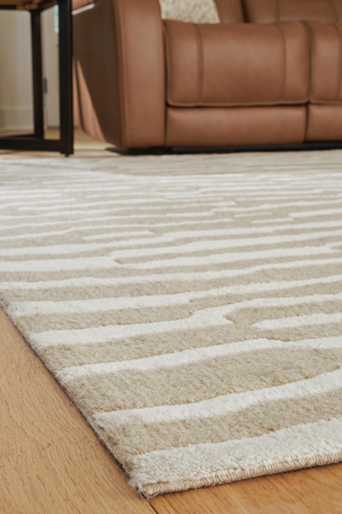 Corrbell Area Rug - R407631, R407632 - finish or detail (supplier image 3)