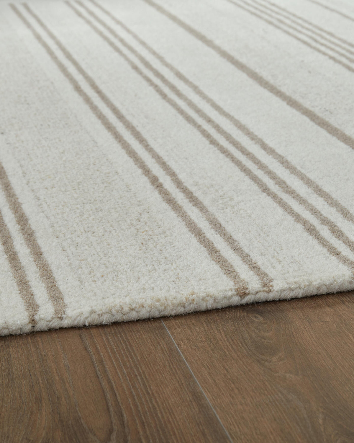 Gadence Area Rug - R407641, R407642 - finish or detail (supplier image 3)