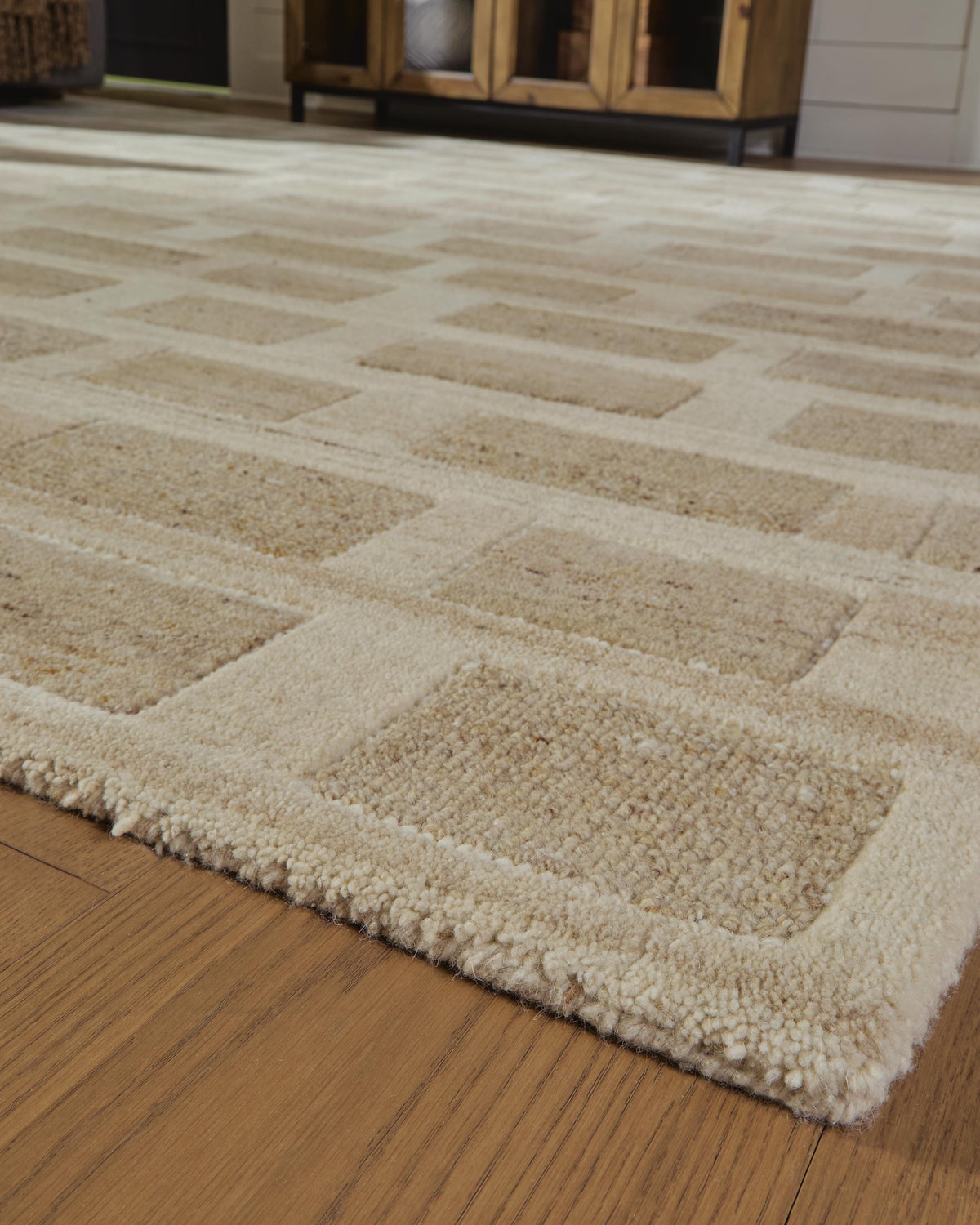 Lisgrove Area Rug - R407711, R407712 - finish or detail (supplier image 3)