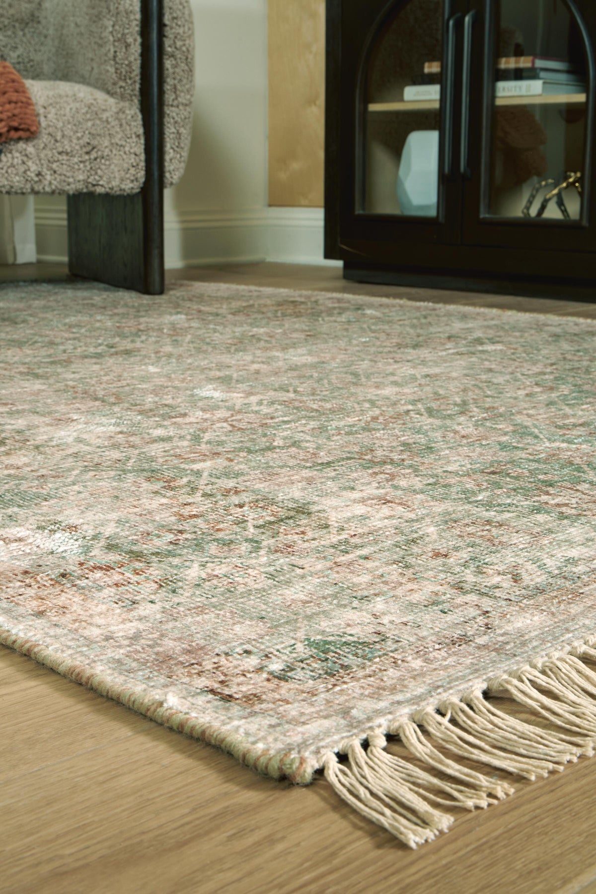 Rossbury Area Rug - R407962, R407961, R407960 - finish or detail (supplier image 3)