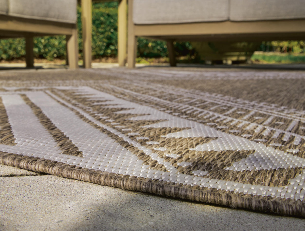 Dunsler Area Rug - R900012, R900011 - finish or detail (supplier image 3)