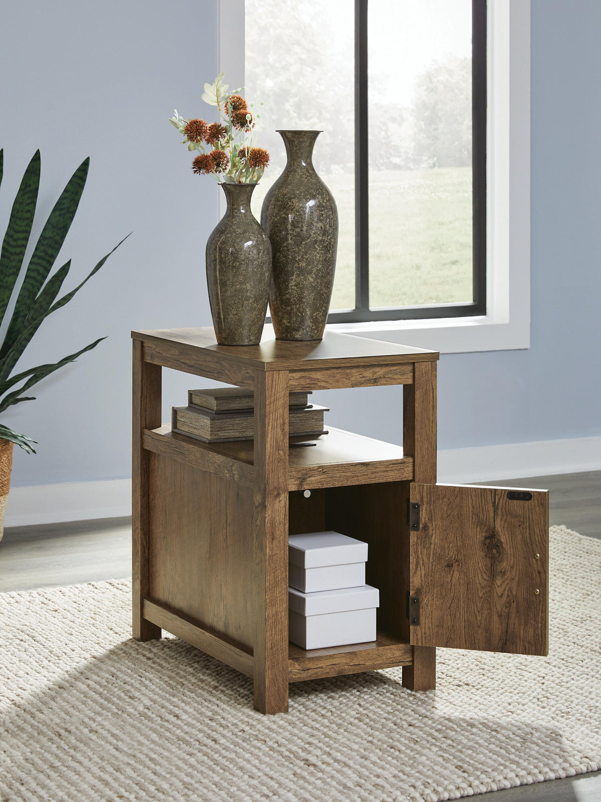 Fendenmore Chairside End Table - T190-117 - product view or room setting; only end table included (supplier image 16)