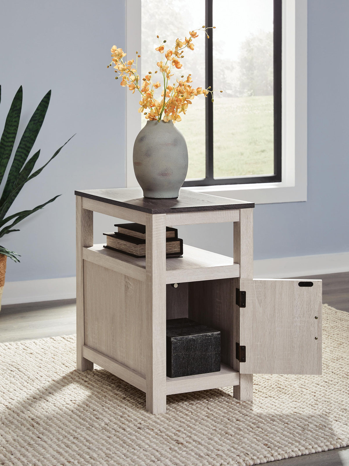 Fendenmore Chairside End Table - T190-217 - product view or room setting; only end table included (supplier image 25)