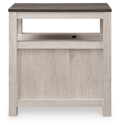 Fendenmore Chairside End Table - T190-217 - product view or room setting; only end table included (supplier image 23)