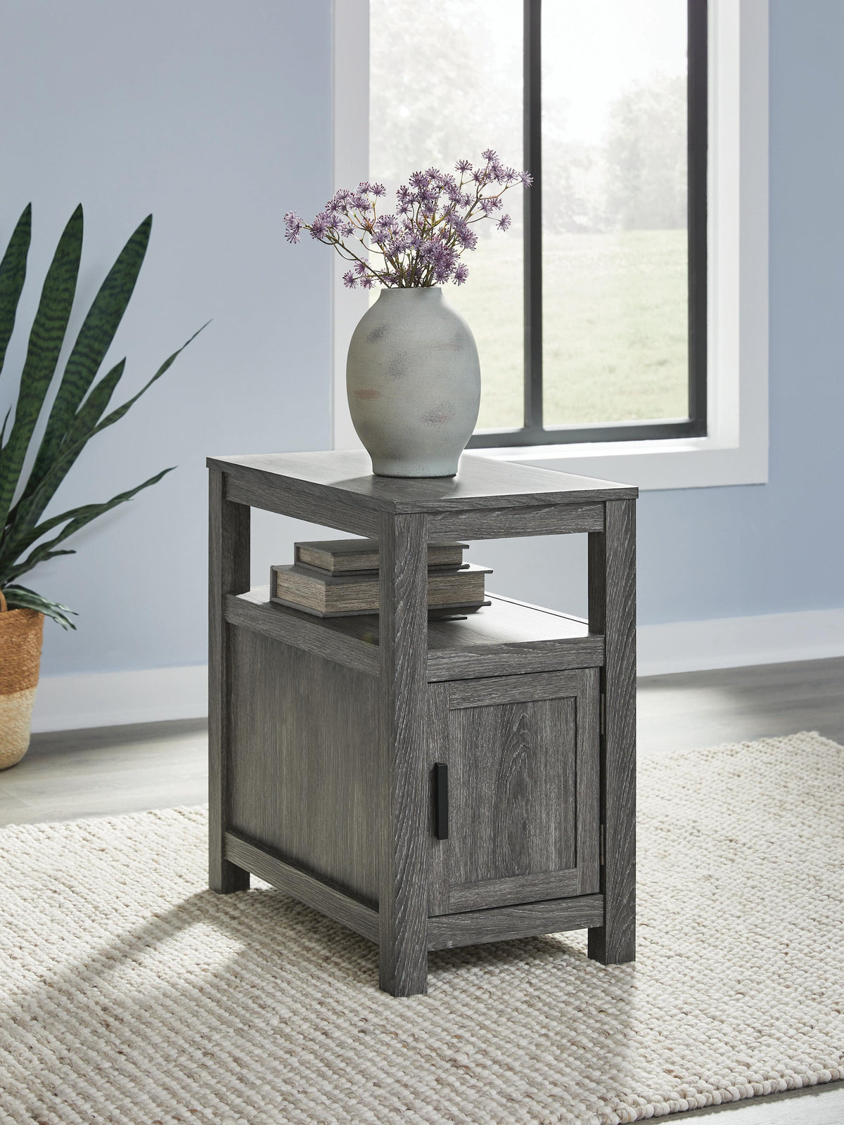 Fendenmore Chairside End Table - T190-317 - product view or room setting; only end table included (supplier image 2)