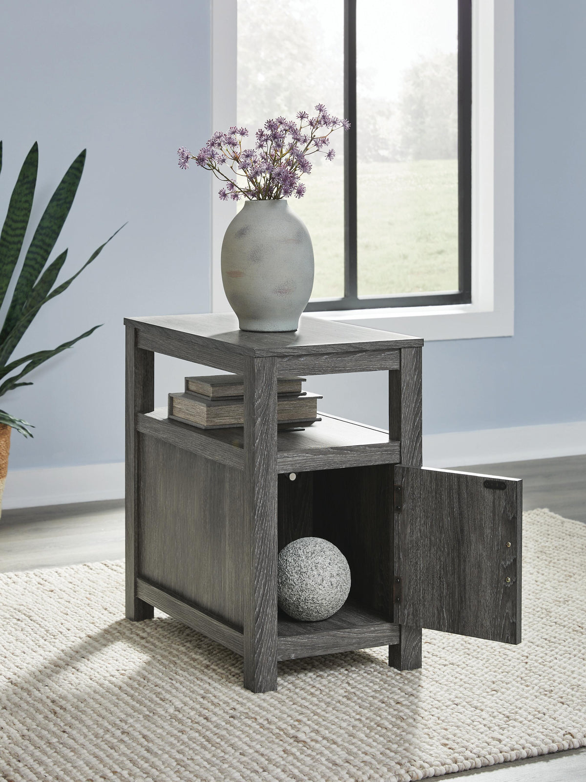 Fendenmore Chairside End Table - T190-317 - product view or room setting; only end table included (supplier image 7)