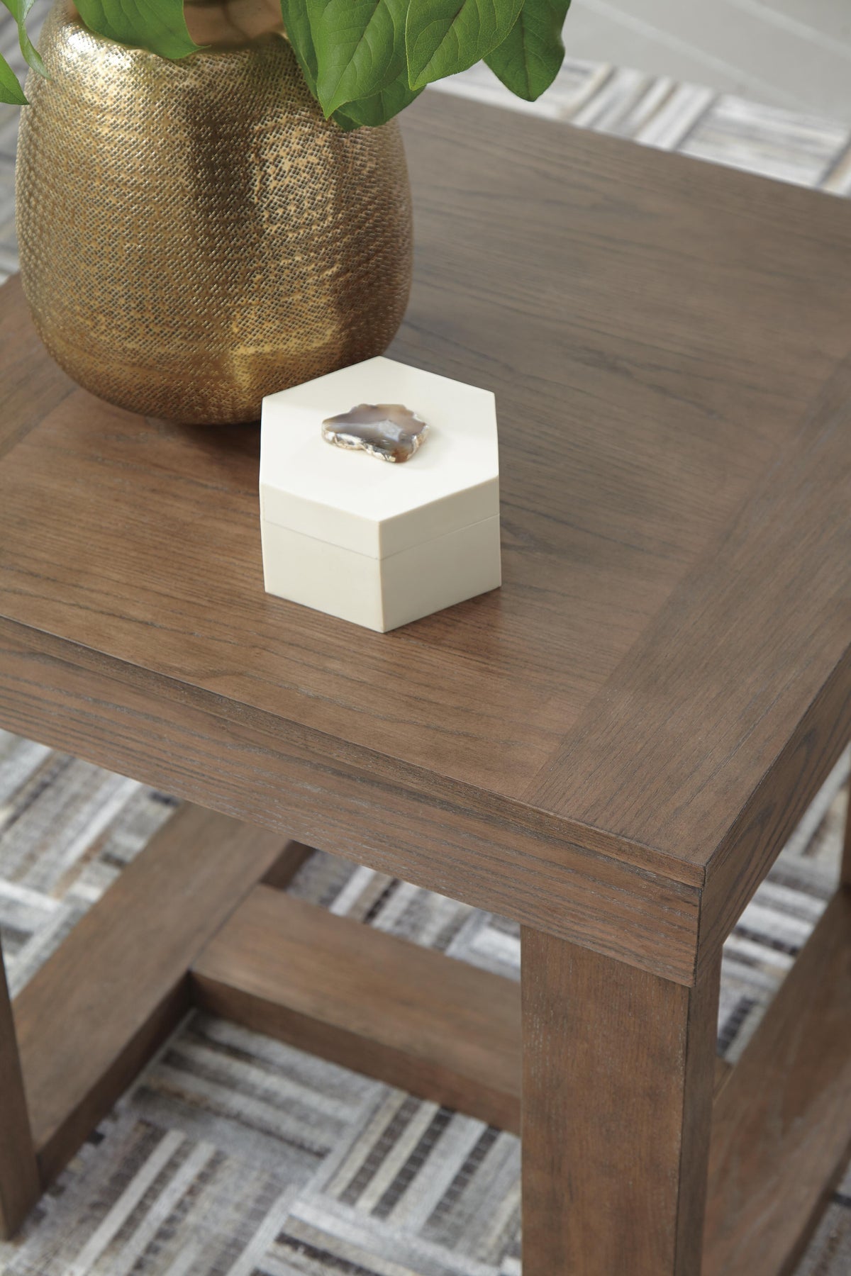 Cariton Coffee Table and 2 End Tables - T471T1 - finish or detail (supplier image 9)