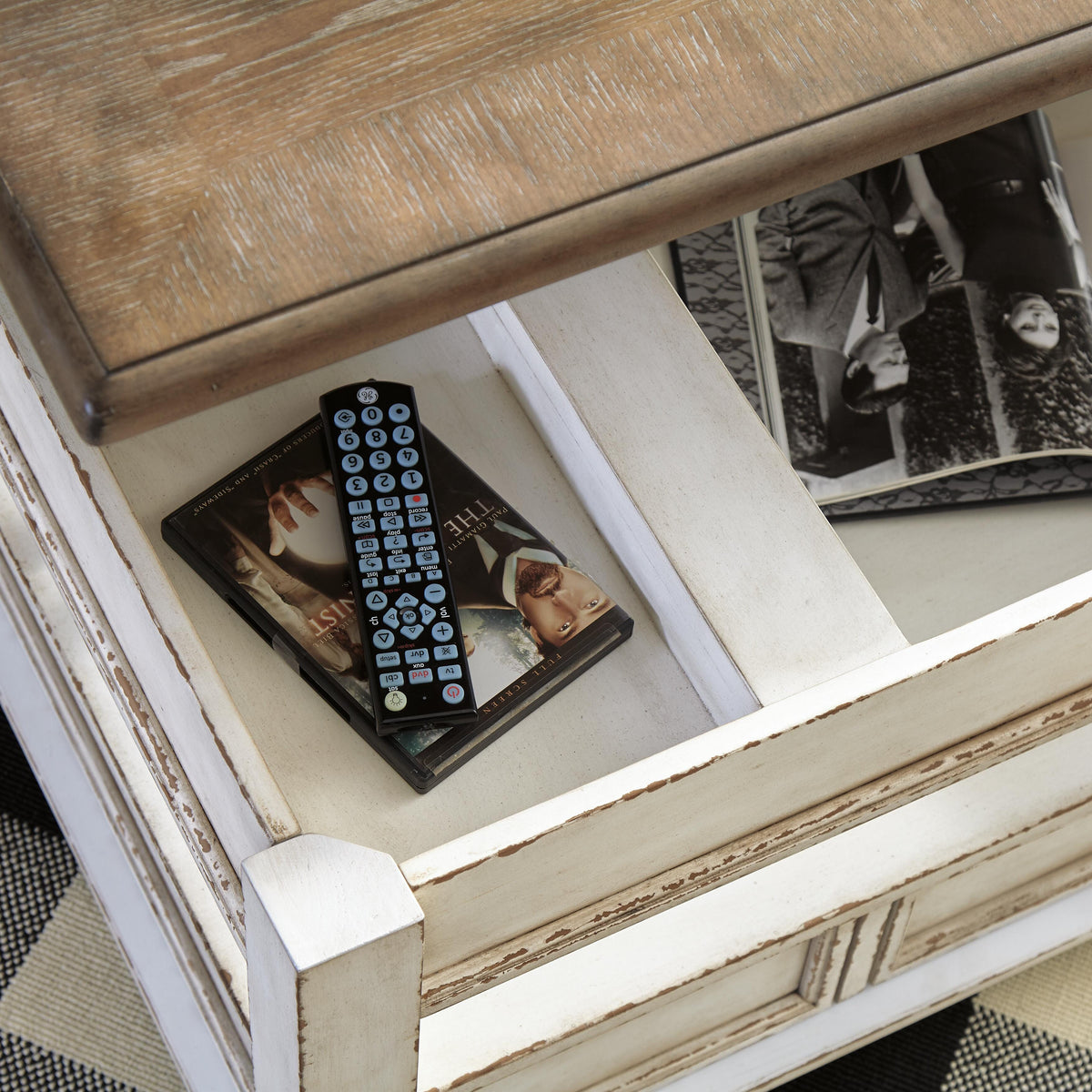 Realyn Coffee Table with Lift Top - T523-9 - finish or detail (supplier image 7)