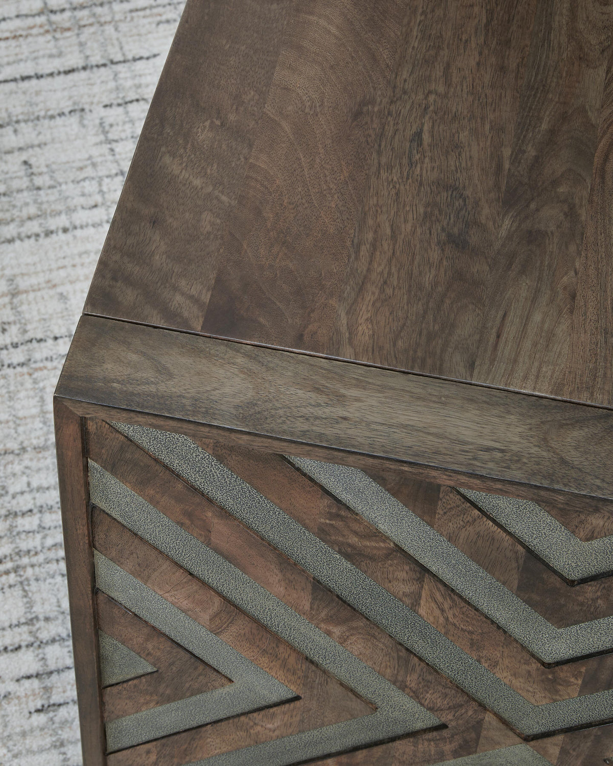 Dreggan End Table - T567-2 - finish or detail (supplier image 5)