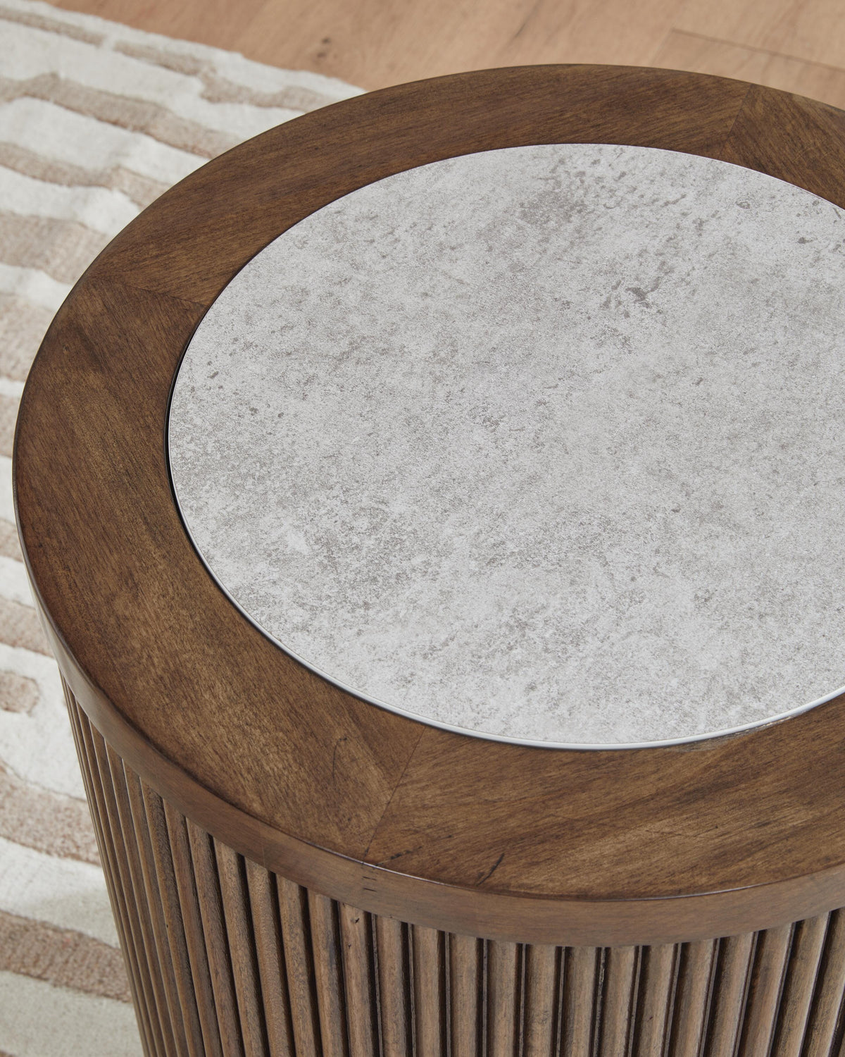 Hadonna End Table - T658-6 - finish or detail (supplier image 4)