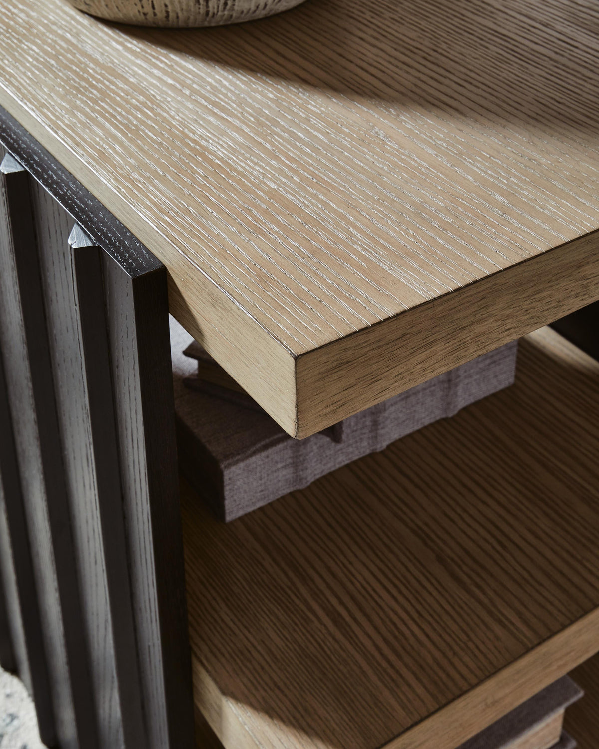 Rylandyn End Table - T721-3 - finish or detail (supplier image 5)