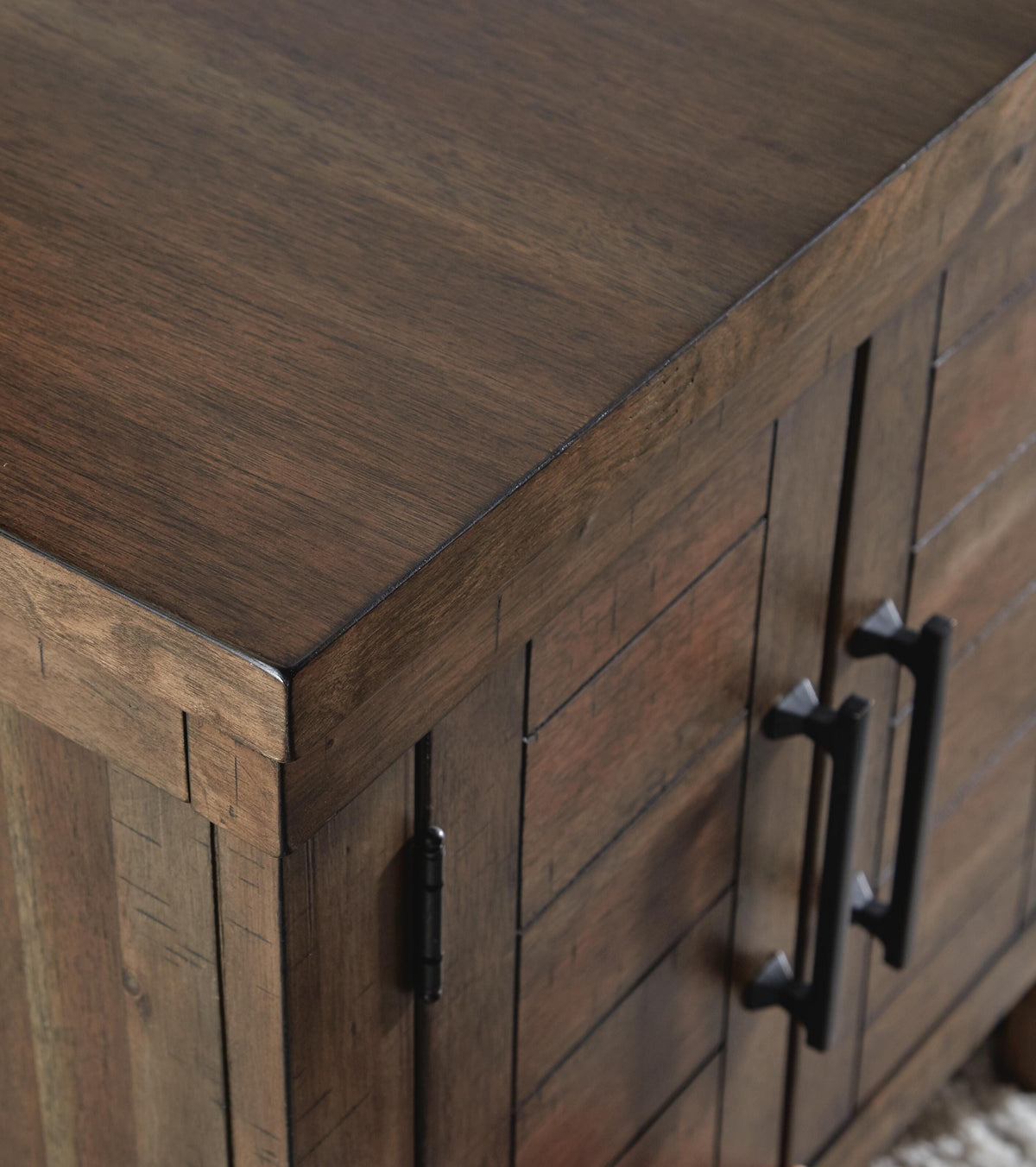 Moriville End Table - T731-3 - finish or detail (supplier image 8)