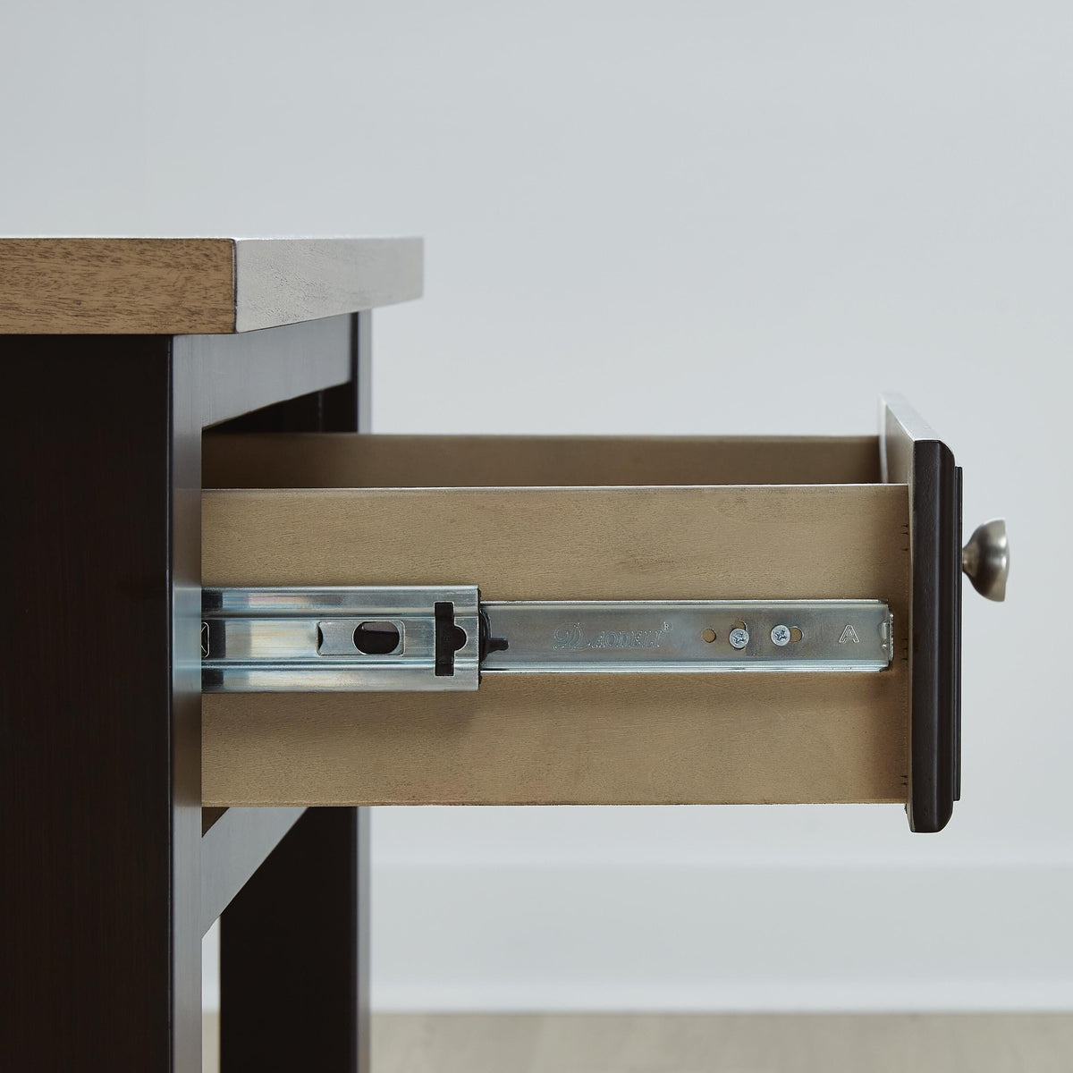 Drazmine End Table - T734-3 - finish or detail (supplier image 9)