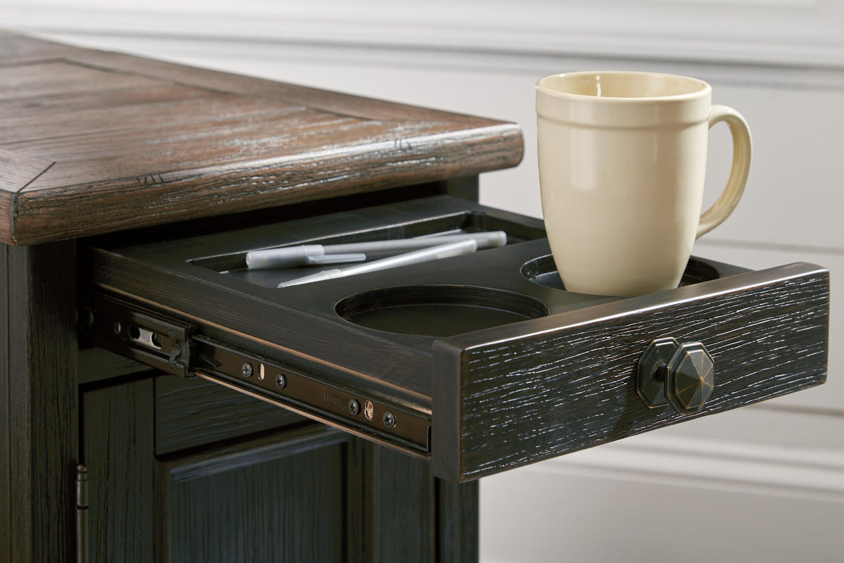 Tyler Creek Chairside End Table with USB Ports & Outlets - T736-7 - finish or detail (supplier image 10)
