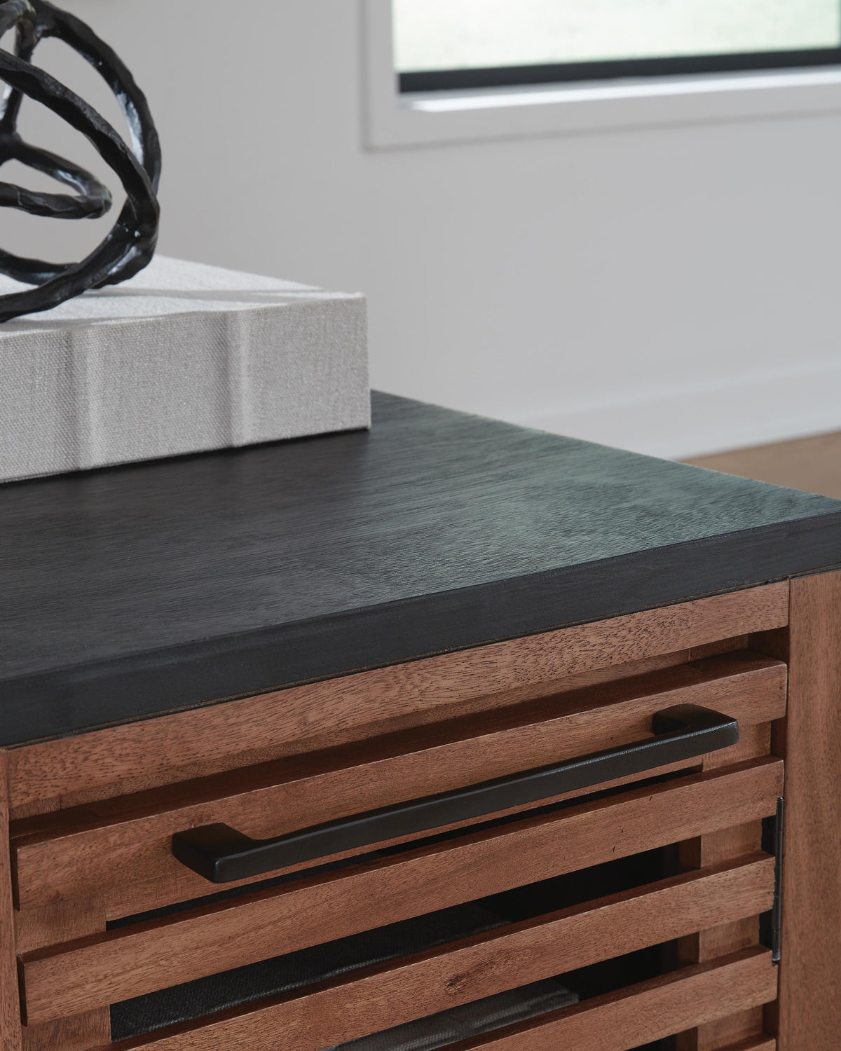 Kallari Chairside End Table - T737-7 - finish or detail (supplier image 7)