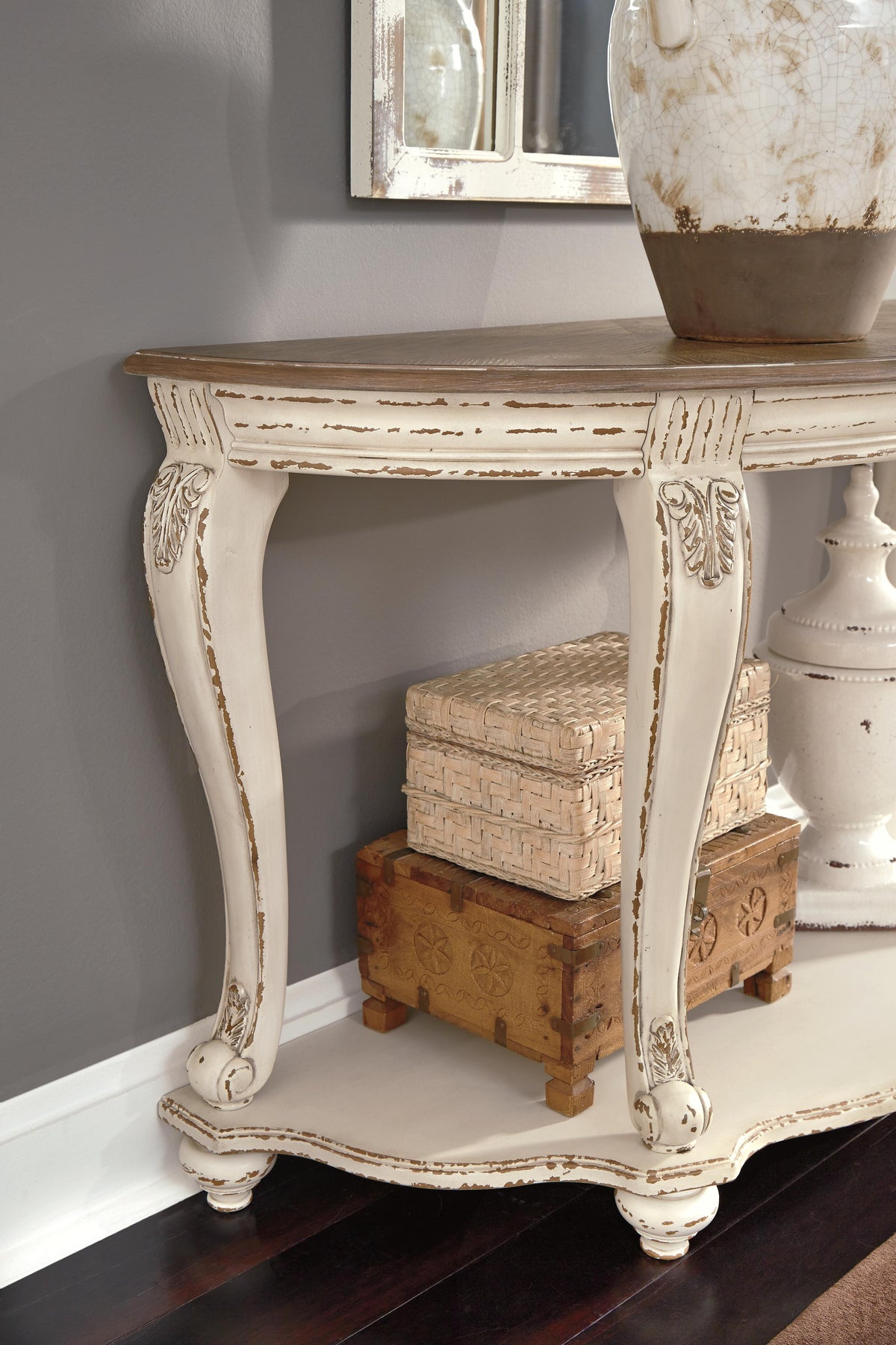 Realyn Sofa Table - T743-4 - finish or detail (supplier image 7)