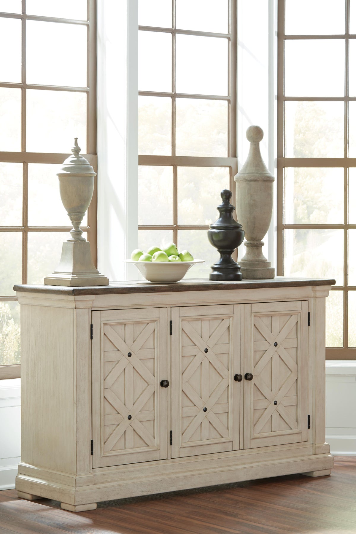 Bolanburg dining server D647-60 shown in a dining room setting